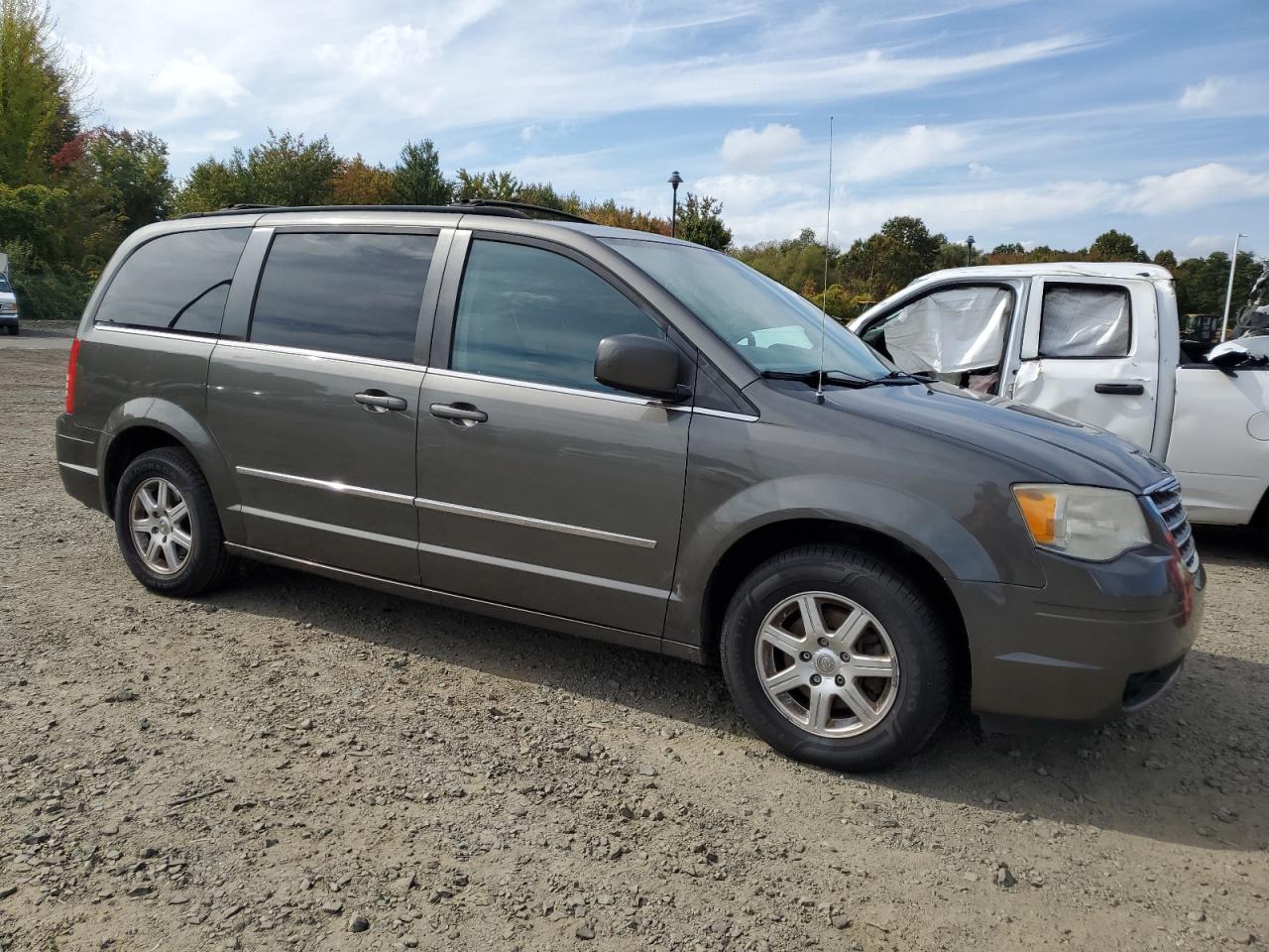 Lot #2878990014 2010 CHRYSLER TOWN & COU