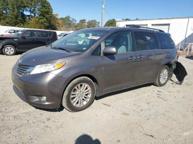 VIN 5TDYK3DC9FS664998 2015 Toyota Sienna, Xle no.1