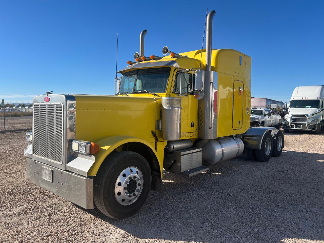 Lot #2921226477 2002 PETERBILT 379