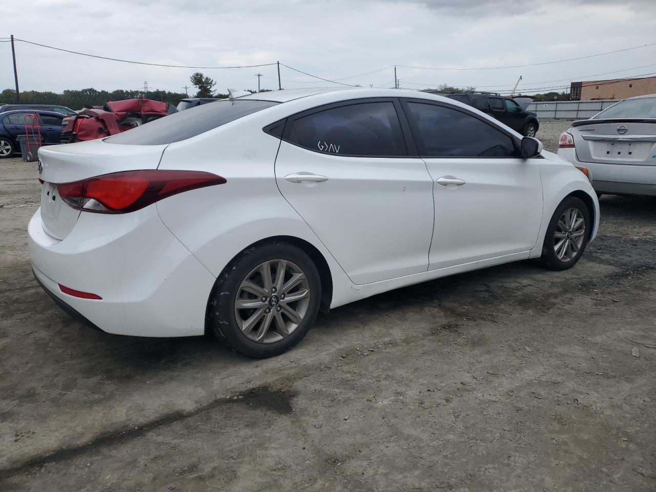 HYUNDAI ELANTRA SE 2016 white sedan 4d gas 5NPDH4AE9GH662281 photo #4