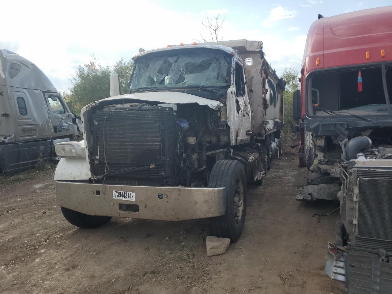 Lot #2907686049 2019 PETERBILT 567