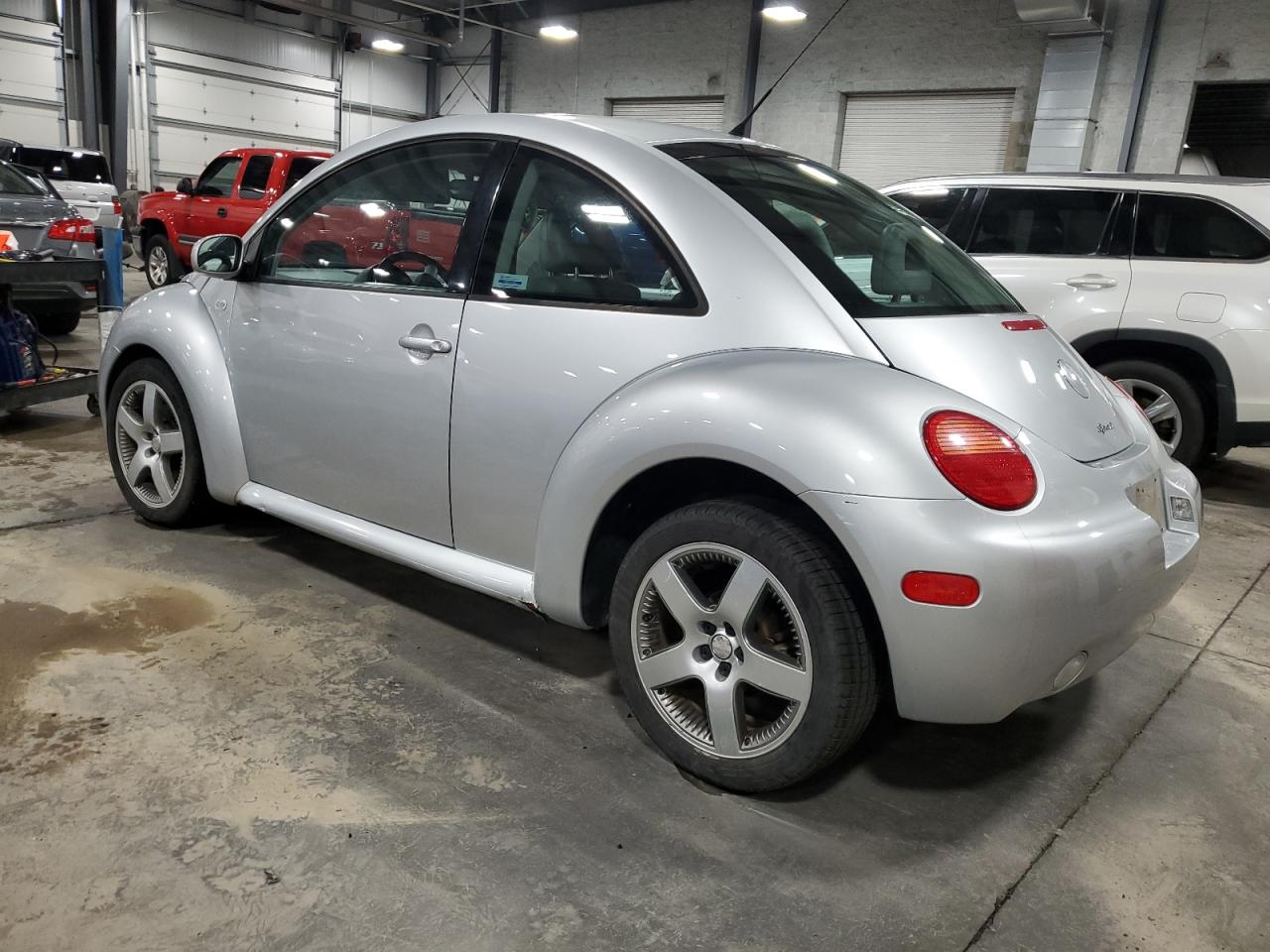 Lot #2945560101 2002 VOLKSWAGEN NEW BEETLE