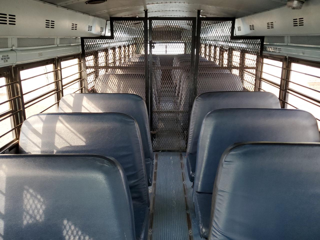 Lot #2940726562 2005 THOMAS SCHOOL BUS