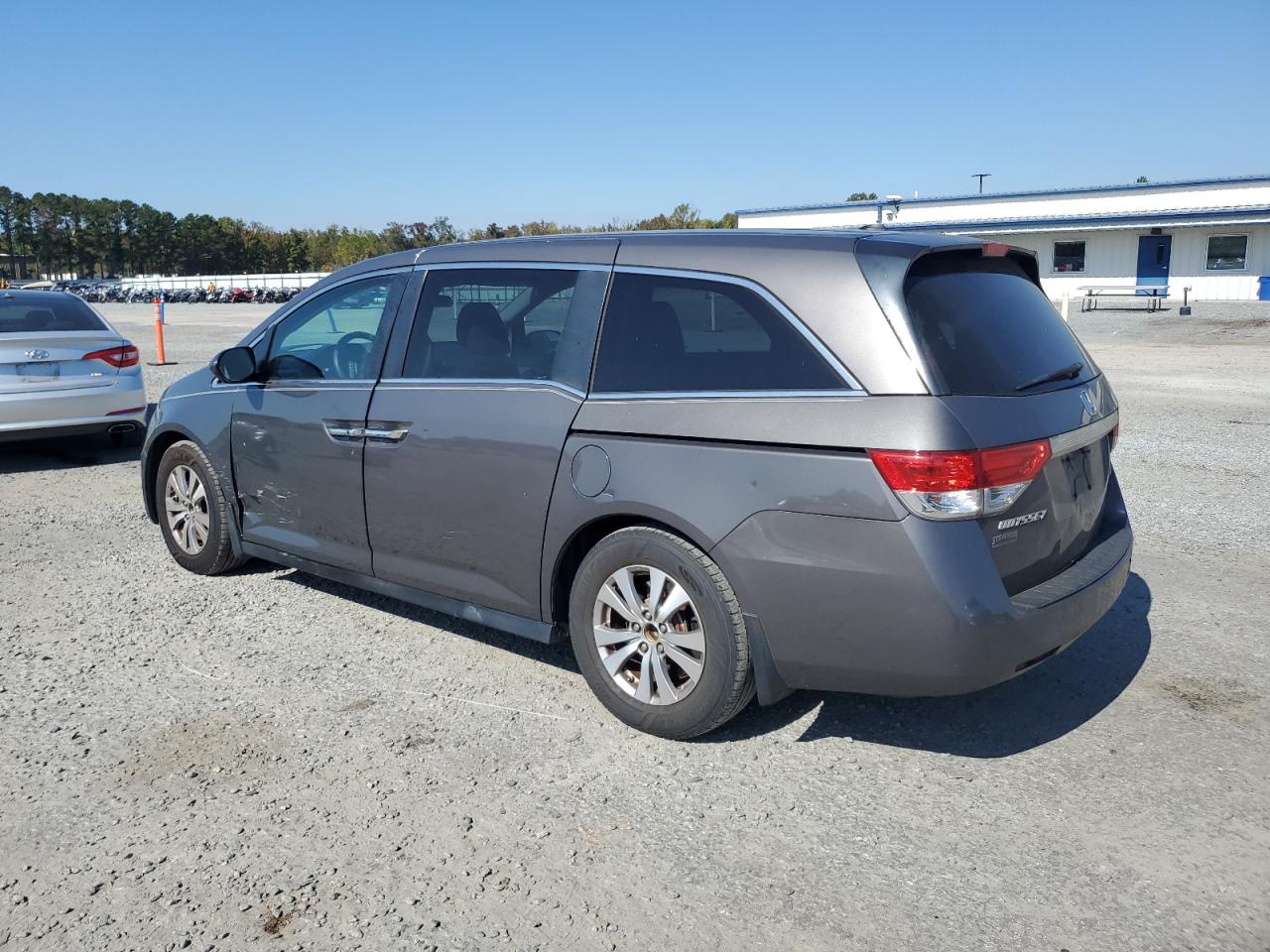 Lot #2936012925 2016 HONDA ODYSSEY SE