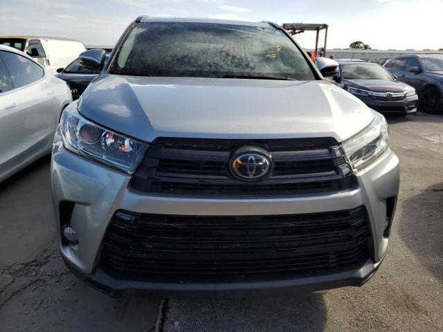 VIN 5TDKZRFH9HS508329 2017 Toyota Highlander, SE no.5