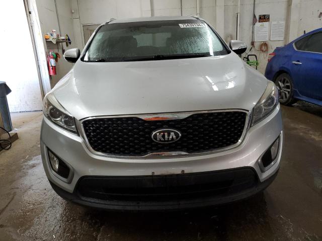 VIN 5XYPG4A37GG078127 2016 KIA Sorento, LX no.5