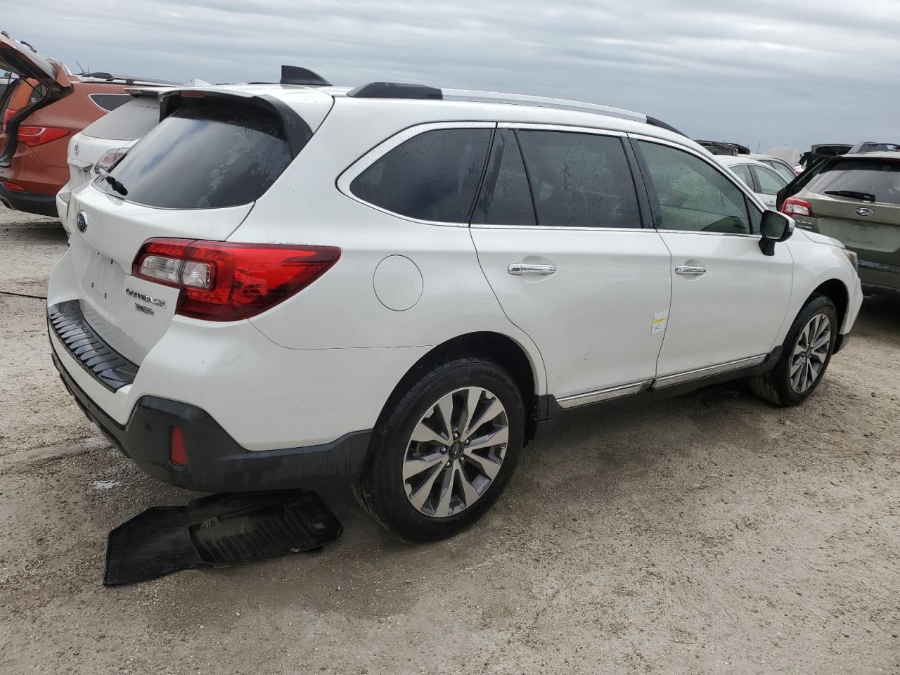 SUBARU OUTBACK TO 2019 white  gas 4S4BSETC7K3332956 photo #4