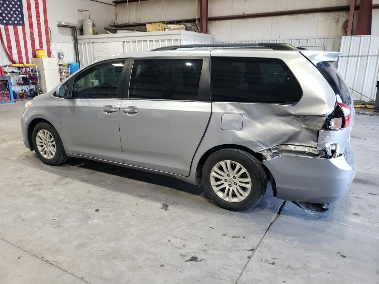 Lot #2926494283 2015 TOYOTA SIENNA XLE