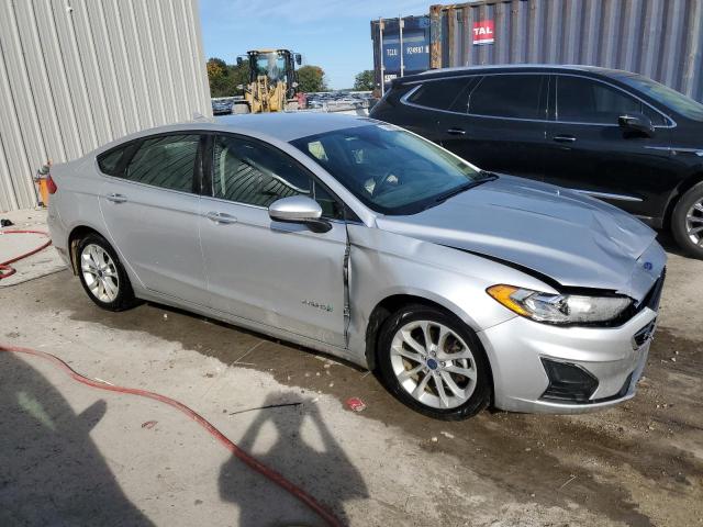 VIN 3FA6P0LU8KR207359 2019 Ford Fusion, SE no.4