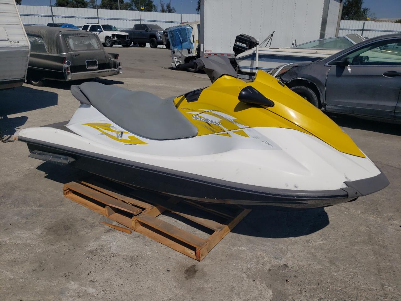 YAMAHA WAVERUNNER 2015 yellow   YAMA1141D515 photo #1