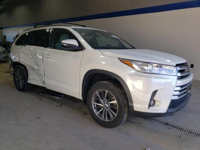 VIN 5TDJZRFH3HS516440 2017 Toyota Highlander, SE no.4