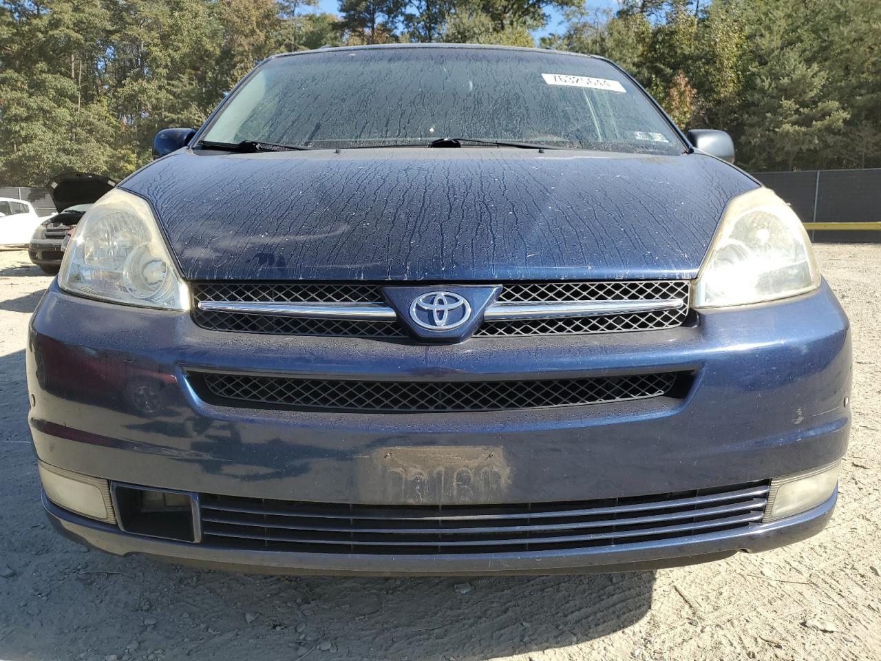 Lot #2924061114 2005 TOYOTA SIENNA XLE