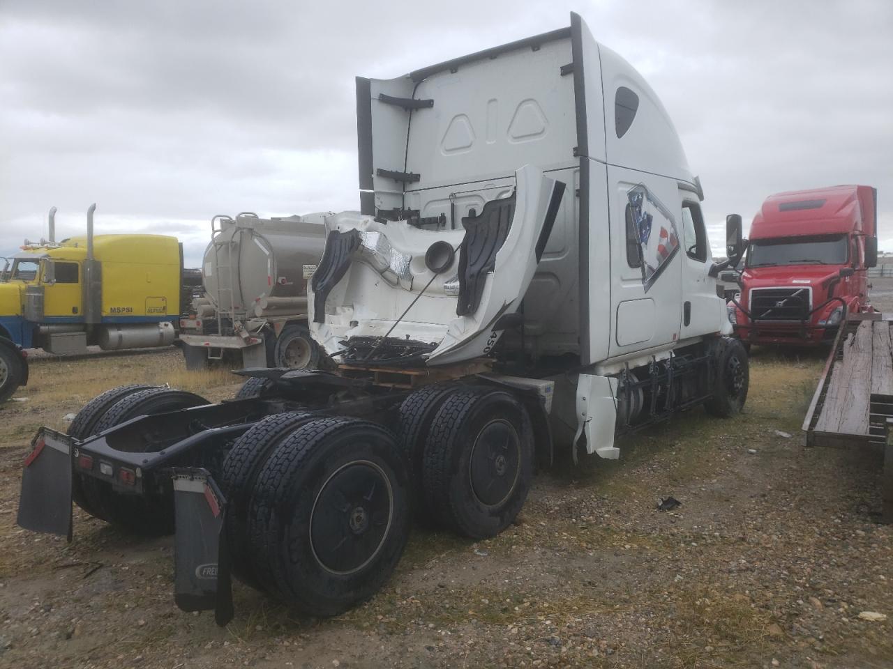 Lot #2940405137 2022 FREIGHTLINER CASCADIA 1