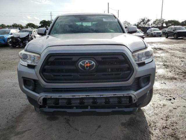 VIN 5TFAX5GNXJX128995 2018 Toyota Tacoma, Double Cab no.5