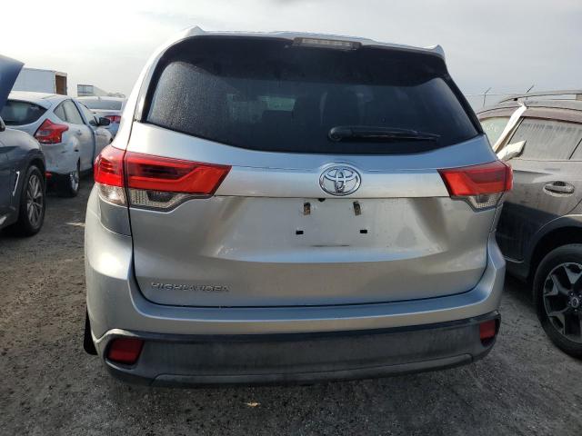 VIN 5TDZARFH4JS038688 2018 Toyota Highlander, LE no.6