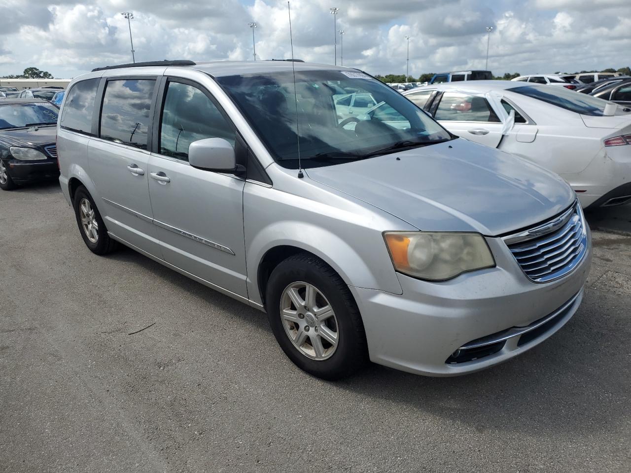 Lot #2907343972 2012 CHRYSLER TOWN & COU