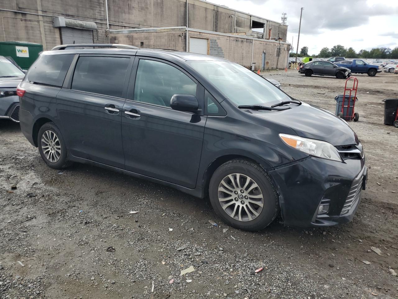 Lot #2986624254 2020 TOYOTA SIENNA XLE