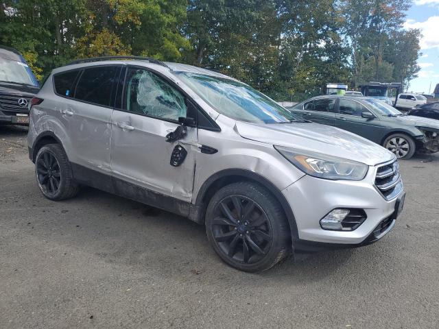 VIN 1FMCU9GD7HUE83338 2017 Ford Escape, SE no.4