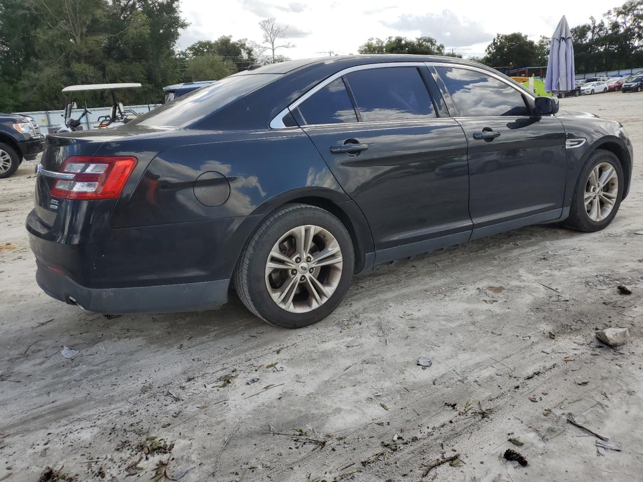 Lot #2904111828 2013 FORD TAURUS SEL