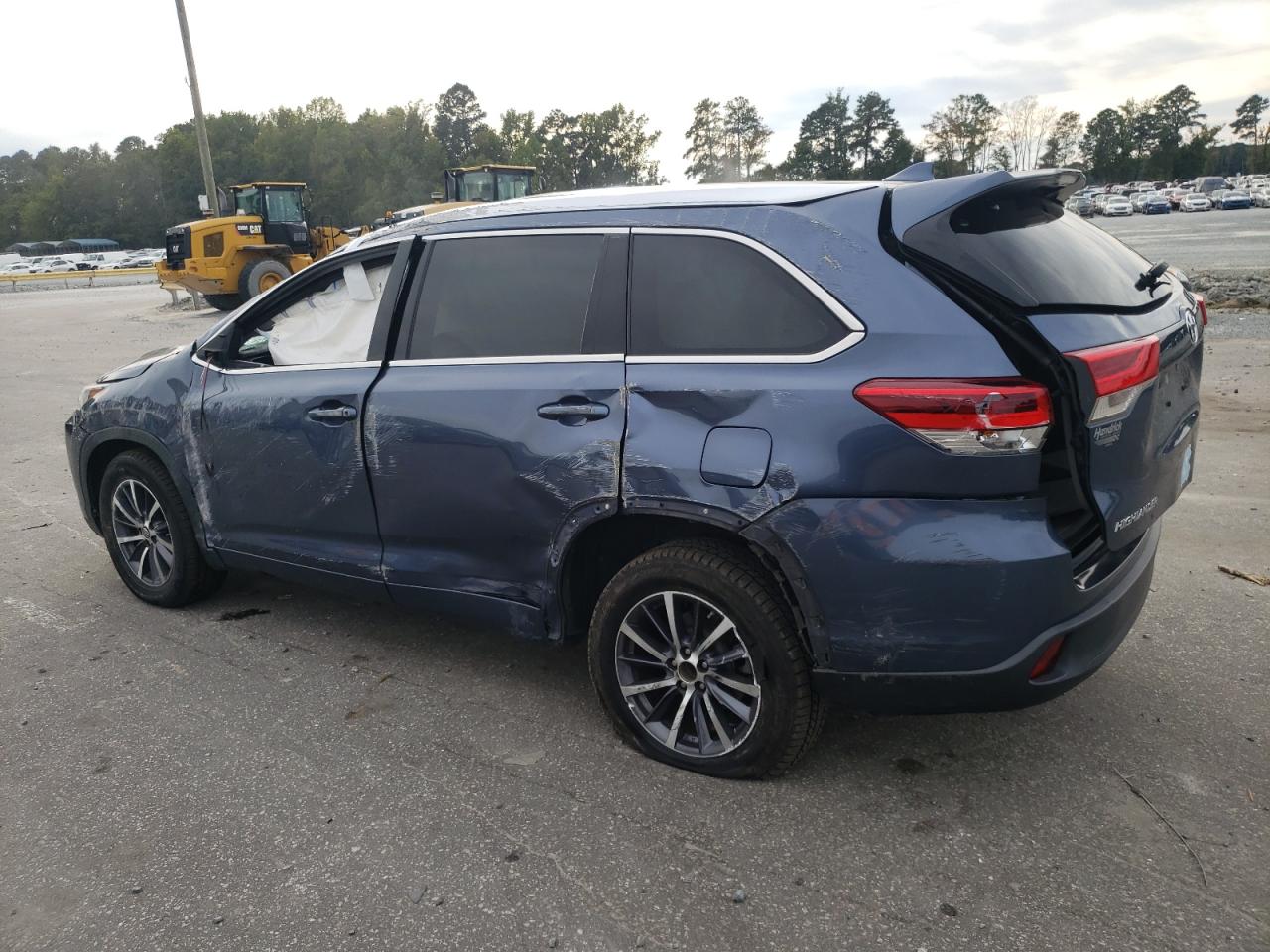 Lot #2921523704 2017 TOYOTA HIGHLANDER