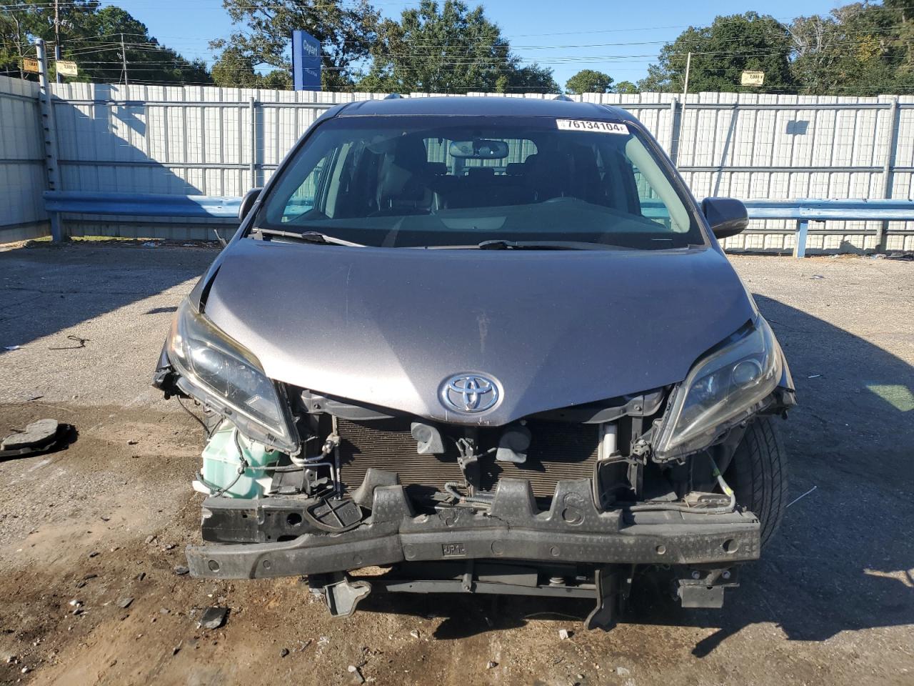 Lot #2952856761 2017 TOYOTA SIENNA SE