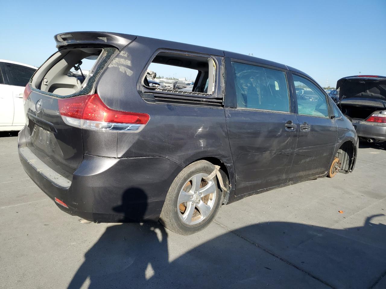 Lot #2921091498 2013 TOYOTA SIENNA