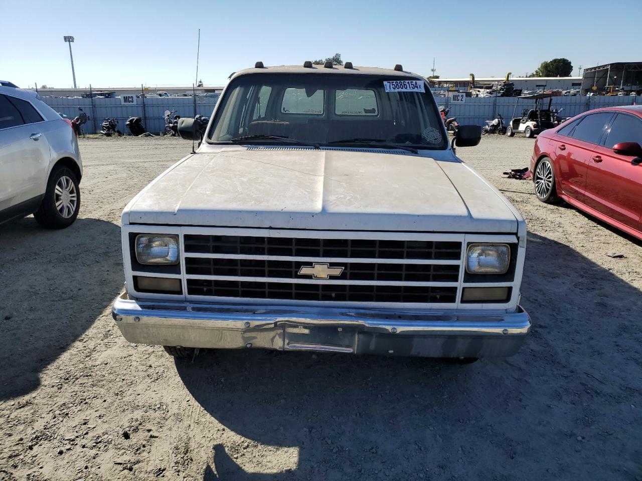 Lot #2902962725 1990 CHEVROLET SUBURBAN R