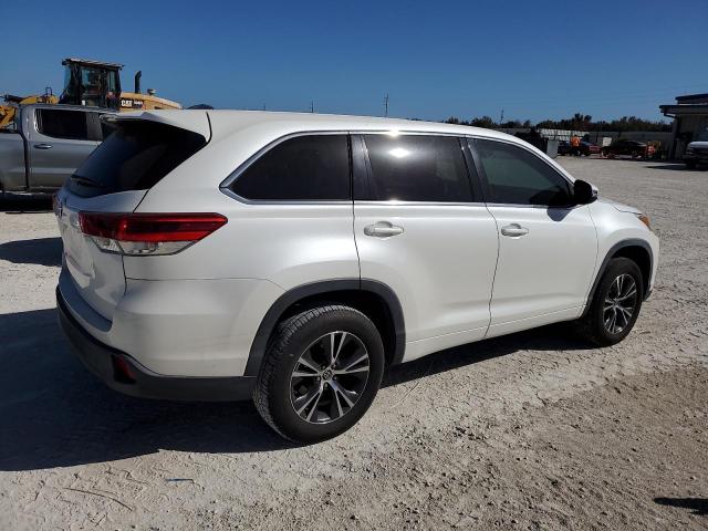 VIN 5TDZARFH6JS034898 2018 Toyota Highlander, LE no.3