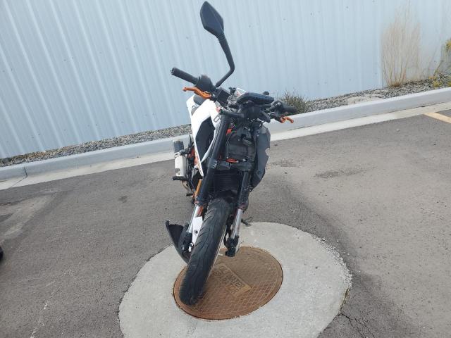 KTM 390 DUKE 2019 white  gas MD2JPJ401KC216760 photo #3