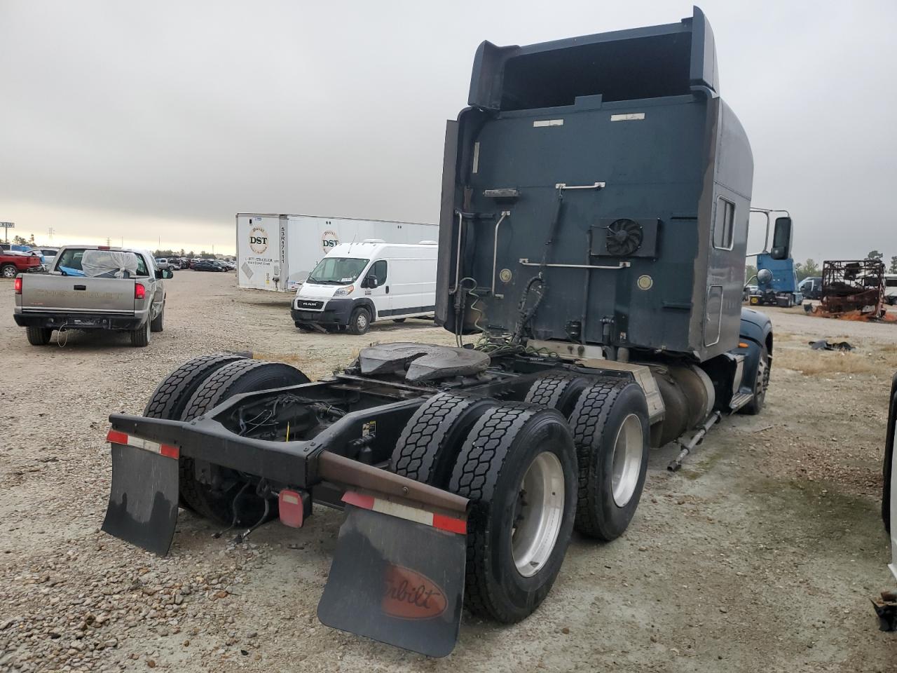 Lot #2960061158 2014 PETERBILT 386