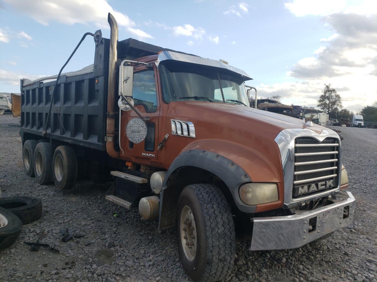 Lot #3027087822 2009 MACK 700 GU700