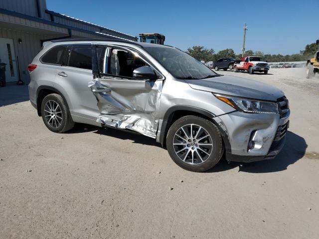 VIN 5TDJZRFH2JS846673 2018 Toyota Highlander, SE no.4