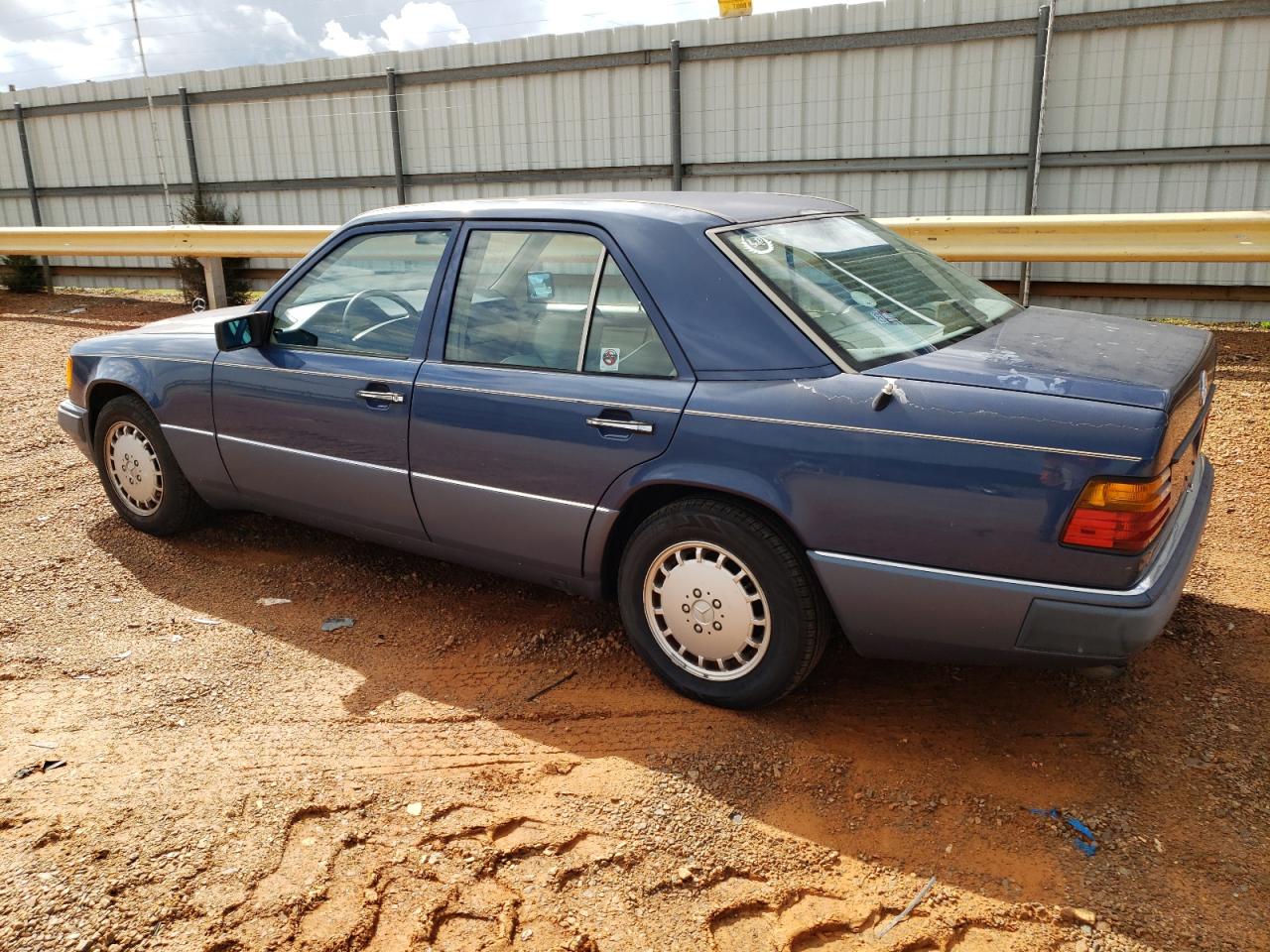 MERCEDES-BENZ 300 E 1990 blue  gas WDBEA30D4LB250047 photo #3