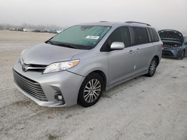 VIN 5TDYZ3DC4JS935177 2018 Toyota Sienna, Xle no.1