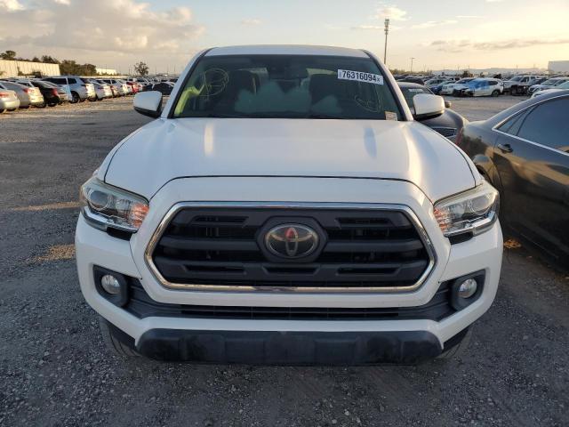 VIN 3TMAZ5CN8JM055843 2018 Toyota Tacoma, Double Cab no.5