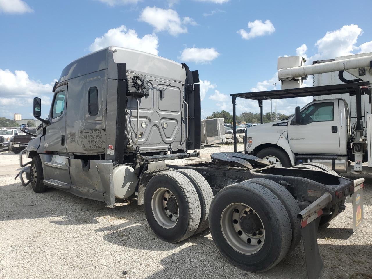 Lot #3029458740 2020 FREIGHTLINER CASCADIA 1