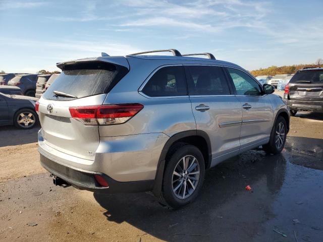 VIN 5TDJZRFH2JS903647 2018 Toyota Highlander, SE no.3