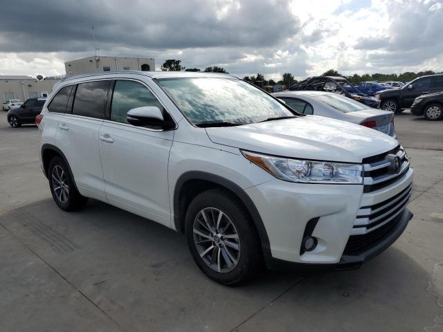 VIN 5TDKZRFH1JS273690 2018 Toyota Highlander, SE no.4