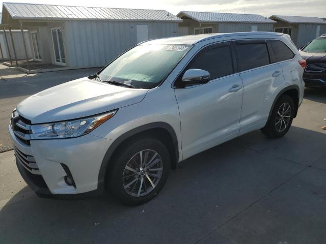 VIN 5TDJZRFH7JS545400 2018 Toyota Highlander, SE no.1