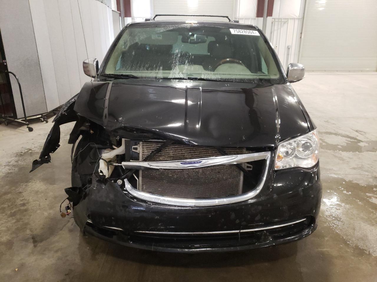 Lot #2989172856 2013 CHRYSLER TOWN & COU