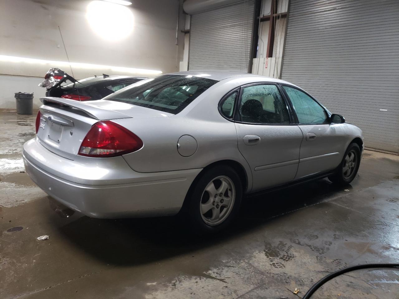 Lot #2947526811 2005 FORD TAURUS SE