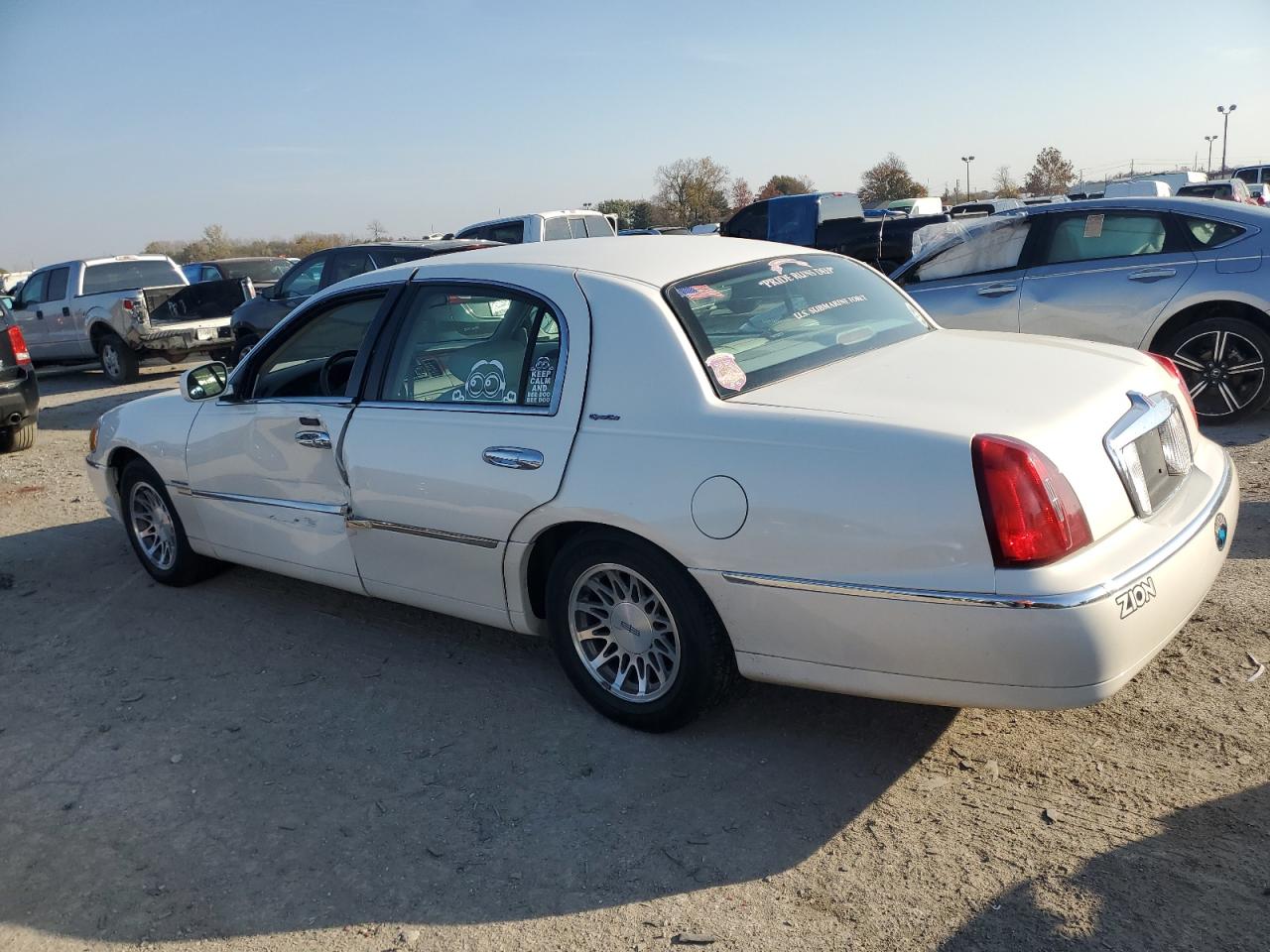 Lot #2940494532 2002 LINCOLN TOWN CAR S