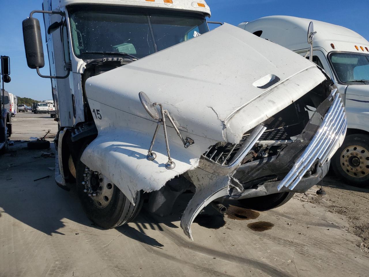 Lot #2986631059 2007 FREIGHTLINER CONVENTION