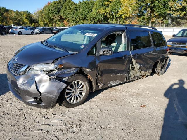 VIN 5TDYK3DC2ES458131 2014 Toyota Sienna, Xle no.1