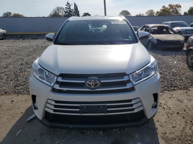 VIN 5TDJZRFH7HS511743 2017 Toyota Highlander, SE no.5