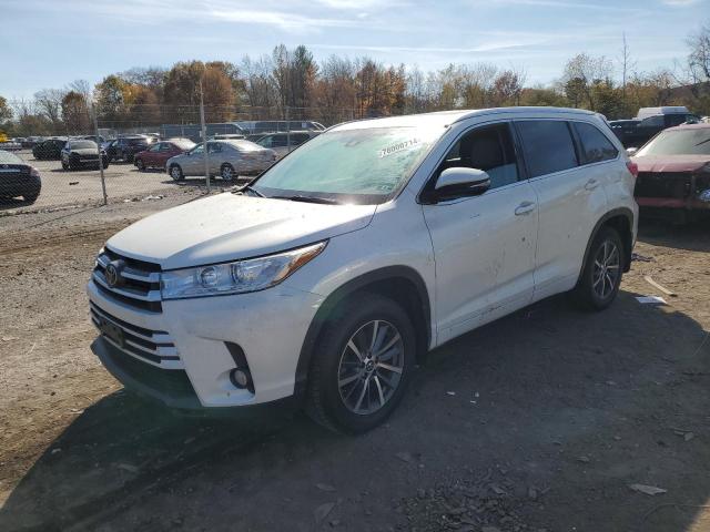 VIN 5TDJZRFH3JS529064 2018 Toyota Highlander, SE no.1