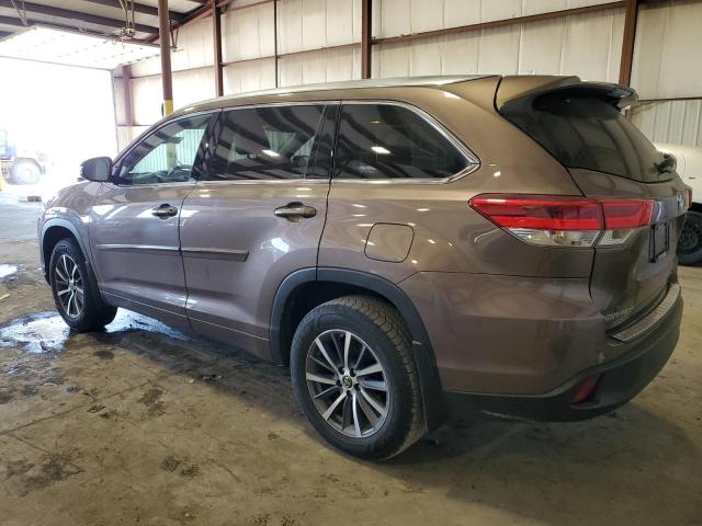 VIN 5TDJZRFH1HS437493 2017 Toyota Highlander, SE no.2