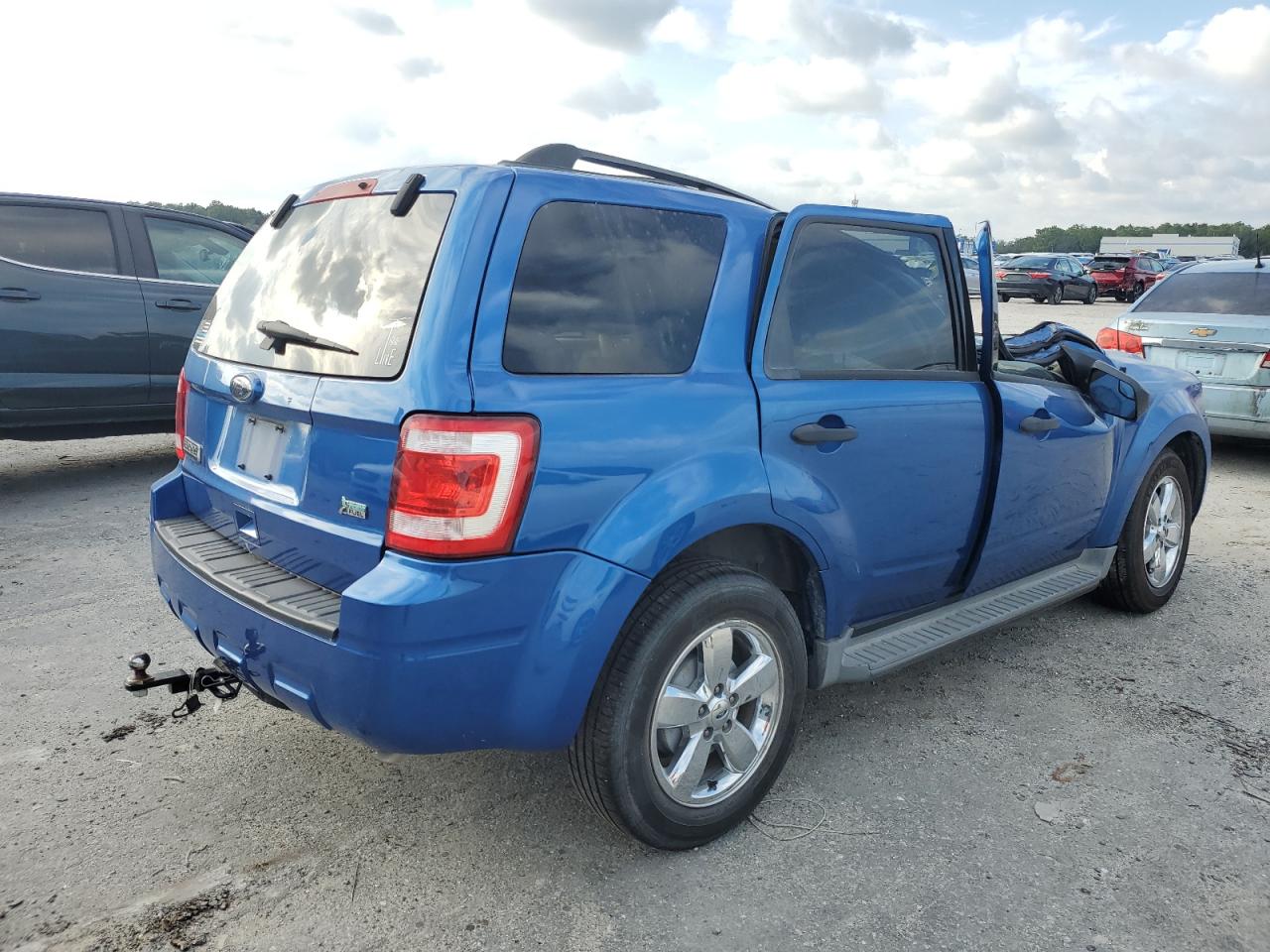 Lot #2909990058 2011 FORD ESCAPE XLT