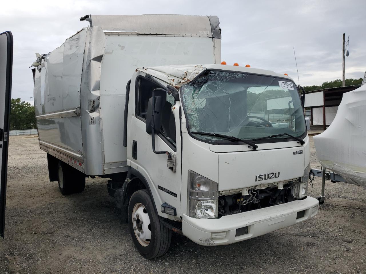 Lot #2945550078 2017 ISUZU NPR HD