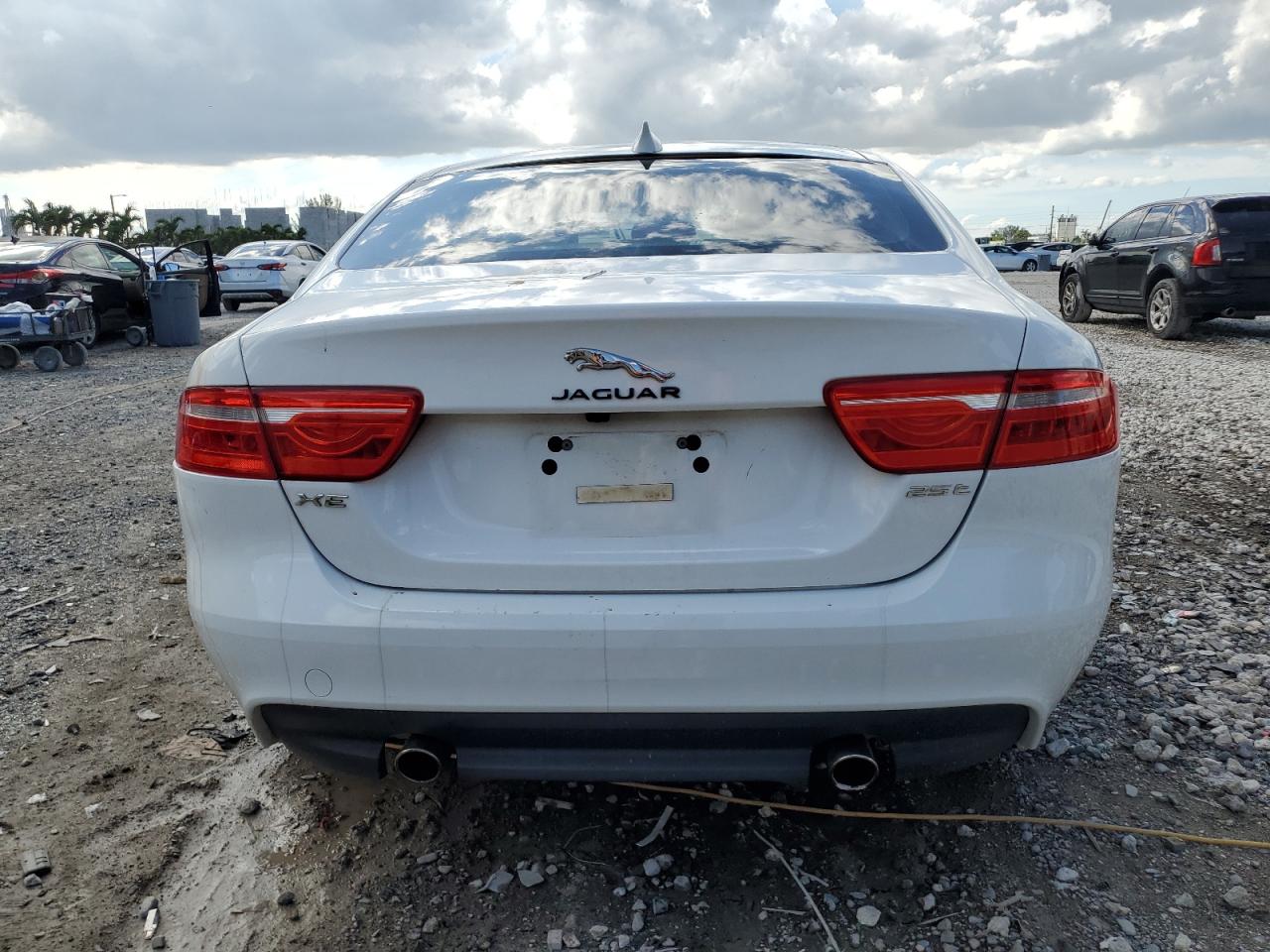 Lot #3028279813 2017 JAGUAR XE